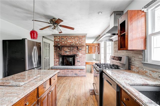 14261 Thomas Dr, Woodford, VA 22580