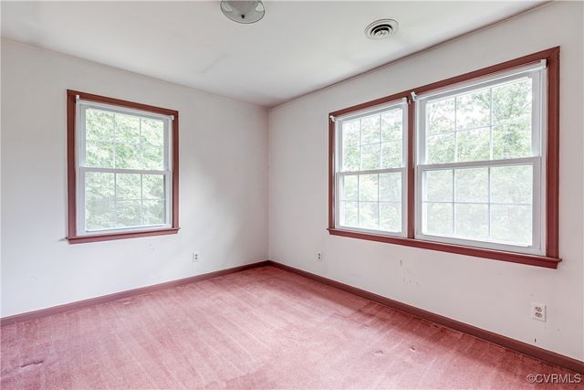 14261 Thomas Dr, Woodford, VA 22580