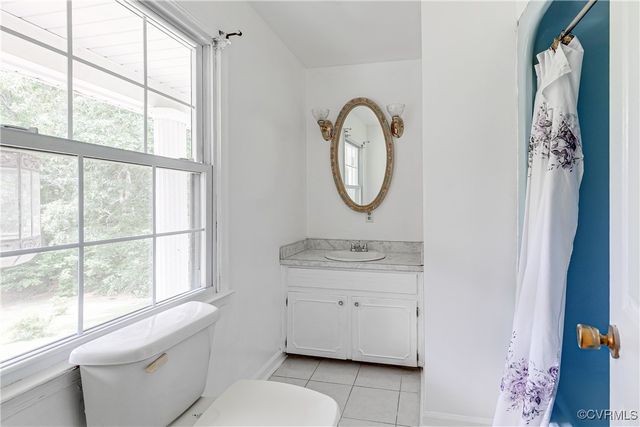 14261 Thomas Dr, Woodford, VA 22580