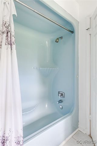 14261 Thomas Dr, Woodford, VA 22580
