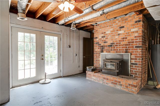 14261 Thomas Dr, Woodford, VA 22580