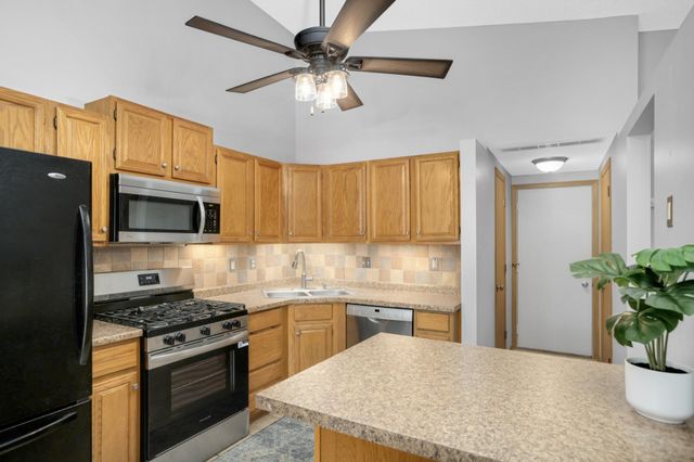 3628 Gershwin Lane N, Oakdale, MN 55128