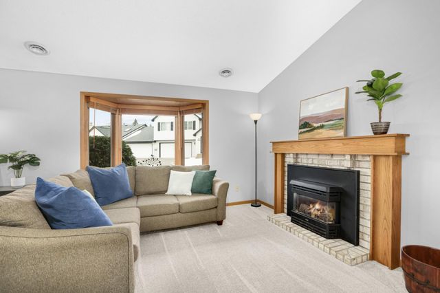 3628 Gershwin Lane N, Oakdale, MN 55128