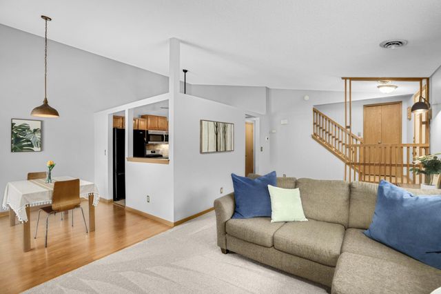 3628 Gershwin Lane N, Oakdale, MN 55128