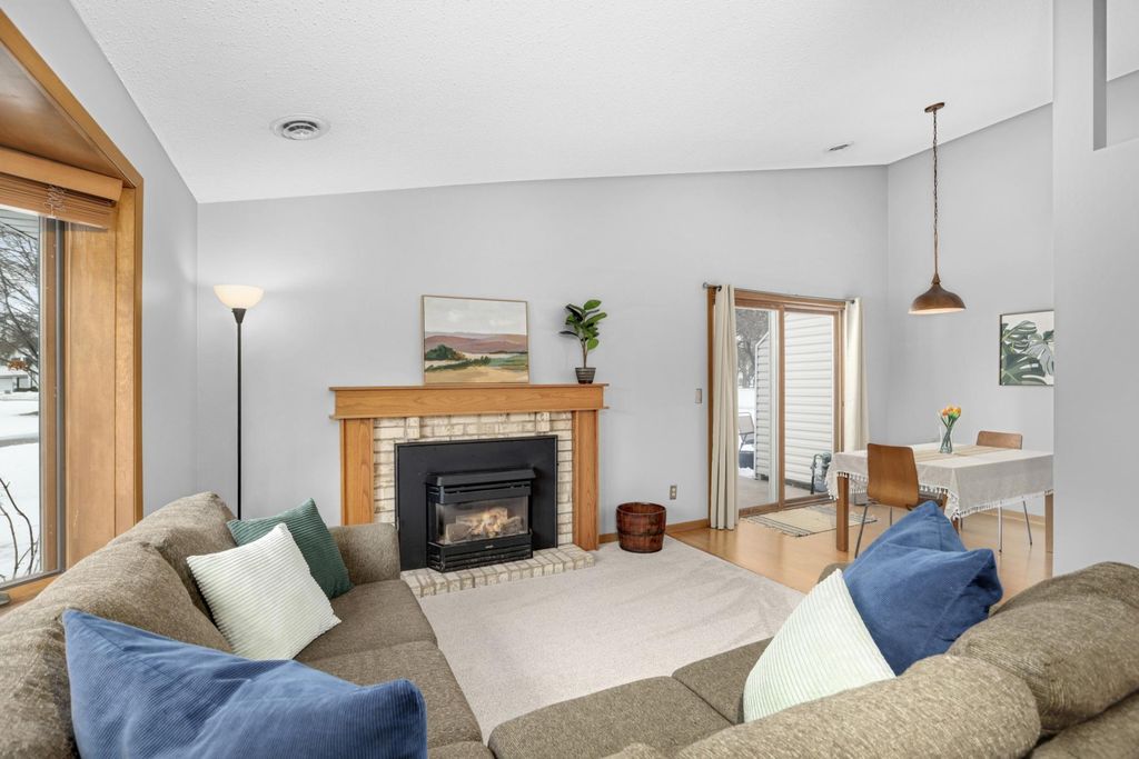 3628 Gershwin Lane N, Oakdale, MN 55128