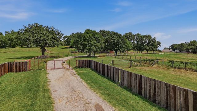 7154 E Fm 922, Valley View, TX 76272