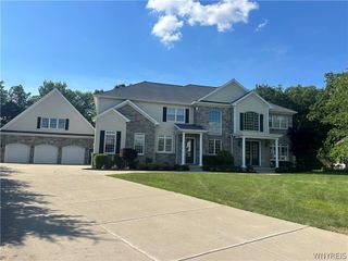 9822 Willowleaf Court, Clarence, NY 14032