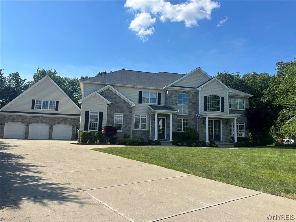 9822 Willowleaf Court, Clarence, NY 14032