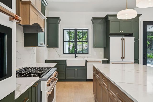 1 Jaytee Drive, Alton, NH 03809