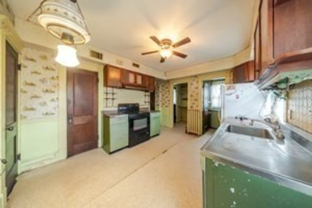 52 Herman St, Springfield, MA 01108