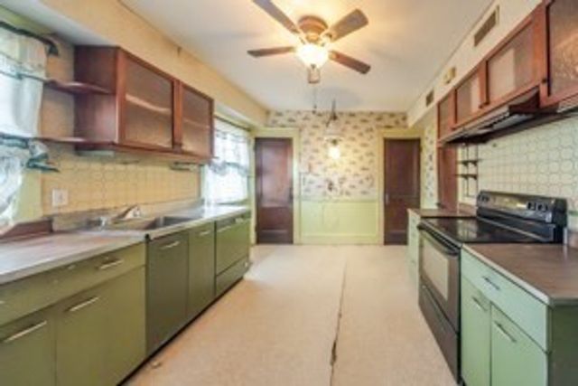 52 Herman St, Springfield, MA 01108