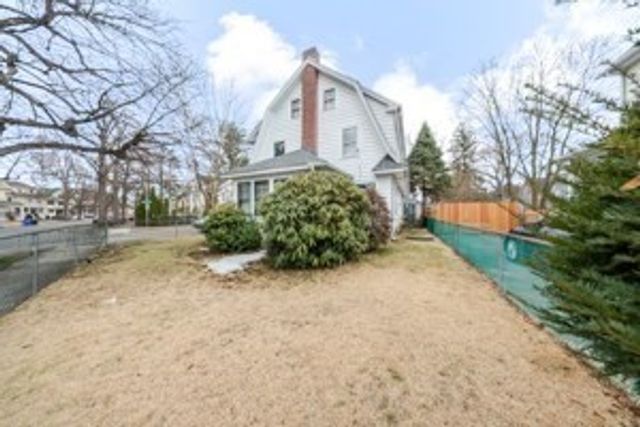 52 Herman St, Springfield, MA 01108