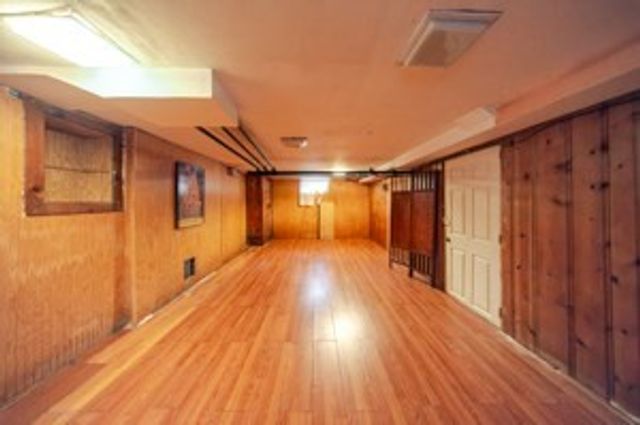 52 Herman St, Springfield, MA 01108