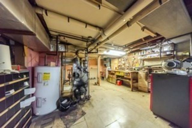 52 Herman St, Springfield, MA 01108