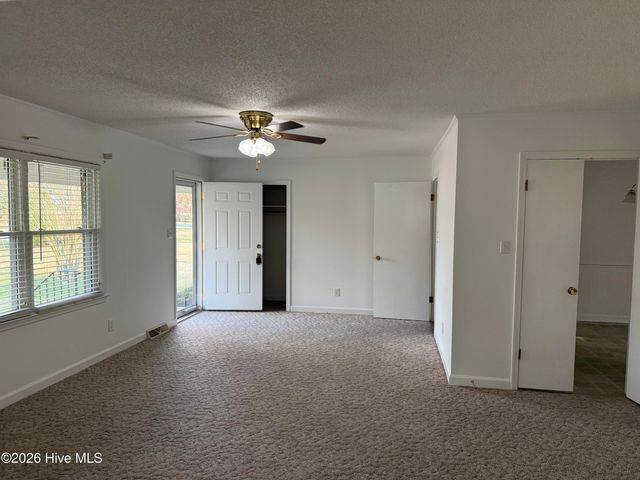 2992 Cherry Lane, Kinston, NC 28504