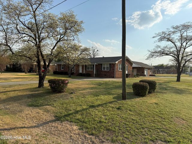 2992 Cherry Lane, Kinston, NC 28504
