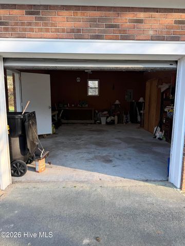 2992 Cherry Lane, Kinston, NC 28504