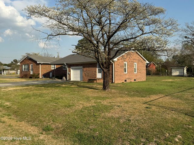 2992 Cherry Lane, Kinston, NC 28504