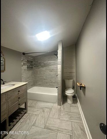 120 7th St, Calhoun, TN 37309