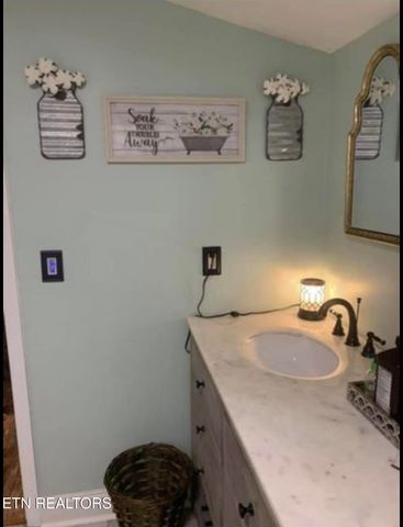 120 7th St, Calhoun, TN 37309