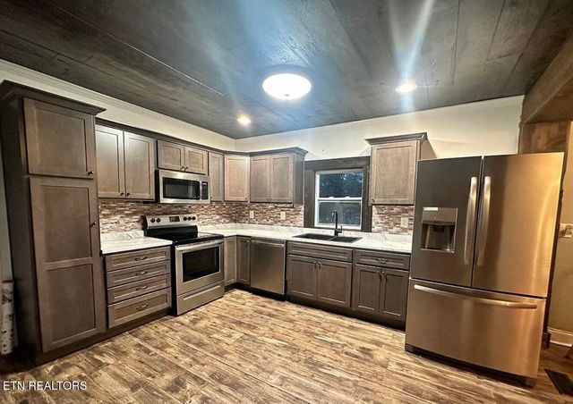 120 7th St, Calhoun, TN 37309