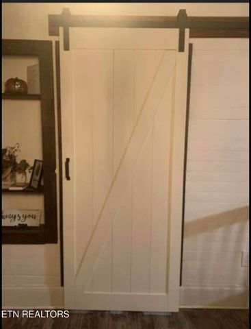 120 7th St, Calhoun, TN 37309