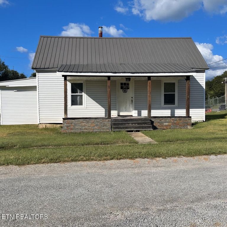 120 7th St, Calhoun, TN 37309