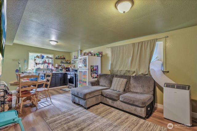 3039 S 200th Street, Seatac, WA 98198