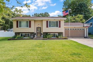 290 S Chase Drive, Crown Point, IN 46307
