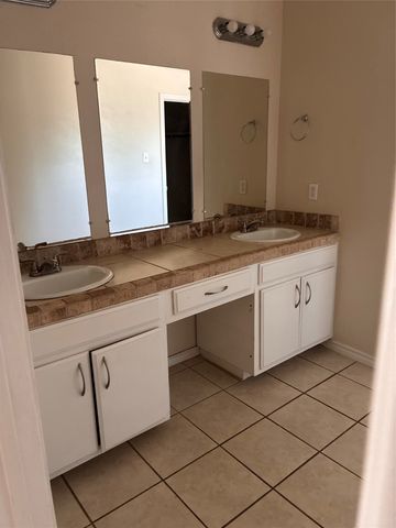 1029 Morrison Drive, Fort Worth, TX 76120