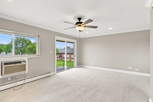 680 Marilyn Avenue 210, Glendale Heights, IL 60139