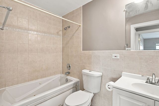 680 Marilyn Avenue 210, Glendale Heights, IL 60139
