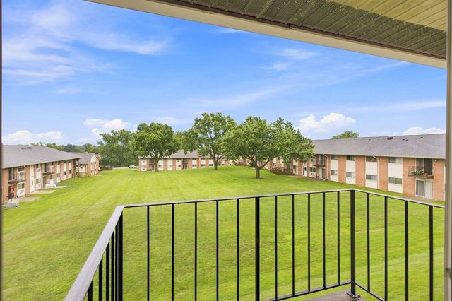 680 Marilyn Avenue 210, Glendale Heights, IL 60139