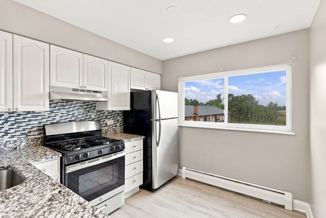 680 Marilyn Avenue 210, Glendale Heights, IL 60139