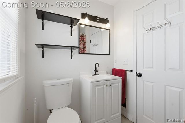 19725 Kingsville Street, Harper Woods, MI 48225