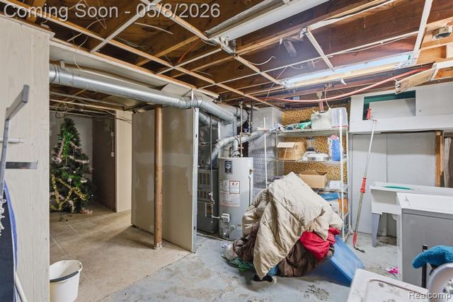 19725 Kingsville Street, Harper Woods, MI 48225