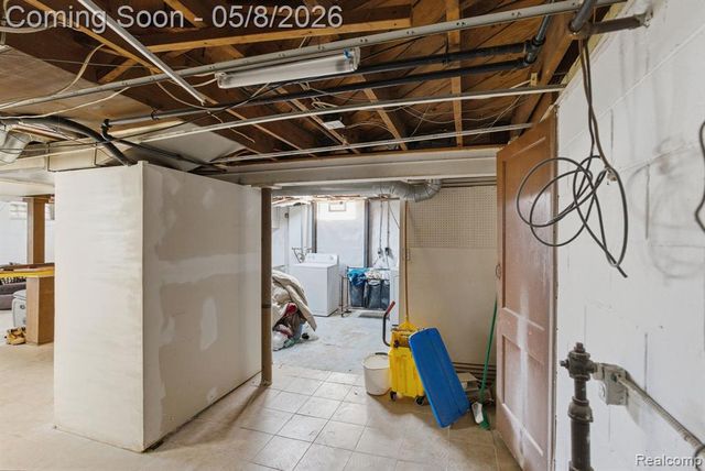 19725 Kingsville Street, Harper Woods, MI 48225