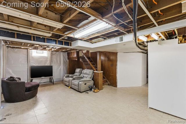 19725 Kingsville Street, Harper Woods, MI 48225