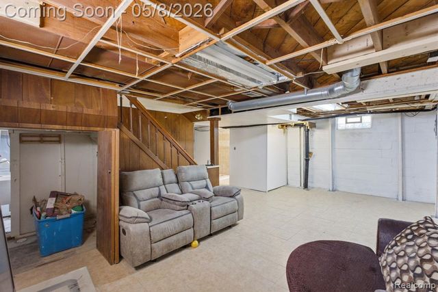 19725 Kingsville Street, Harper Woods, MI 48225