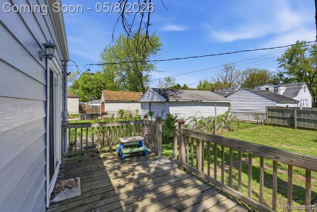 19725 Kingsville Street, Harper Woods, MI 48225