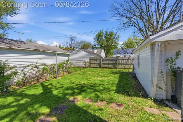 19725 Kingsville Street, Harper Woods, MI 48225