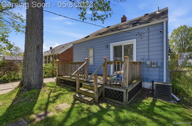 19725 Kingsville Street, Harper Woods, MI 48225
