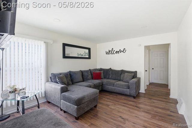 19725 Kingsville Street, Harper Woods, MI 48225