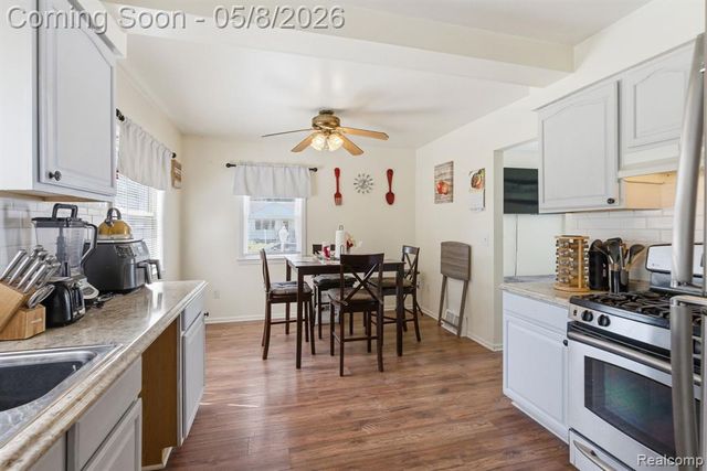 19725 Kingsville Street, Harper Woods, MI 48225