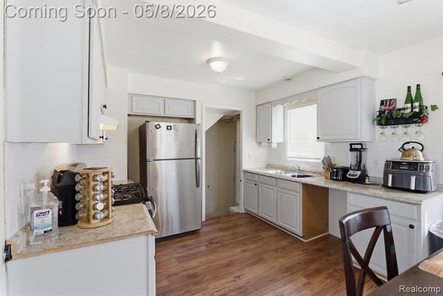 19725 Kingsville Street, Harper Woods, MI 48225