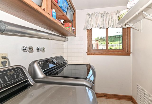 7622 Fielding LANE, Greendale, WI 53129