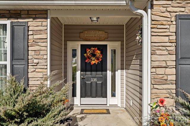 136 Grove End Road, Fletcher, NC 28732