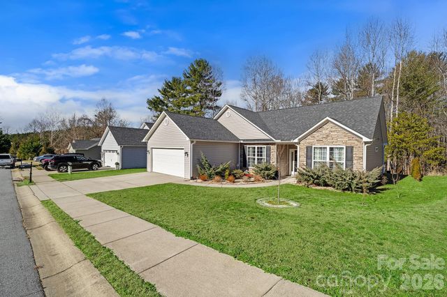 136 Grove End Road, Fletcher, NC 28732