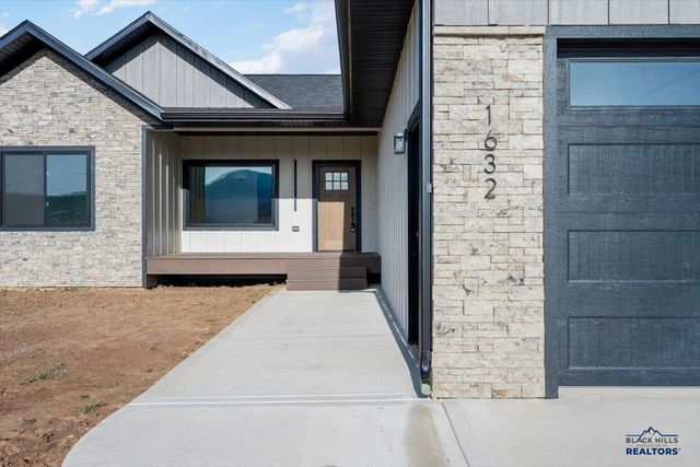 1632 OAK CREST CT, Spearfish, SD 57783