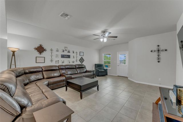 132 Cinnamon LOOP, Burnet, TX 78611